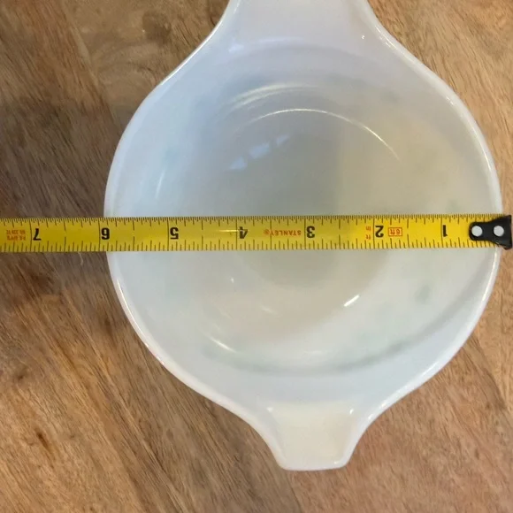 Vintage Pyrex Mixing Bowl with Green Ivy Pattern, 1.5 pt size - Picture 3 of 5